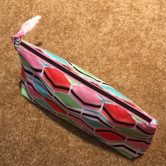 Clinique Geometric Make-up Bag - Picture 8 of 8